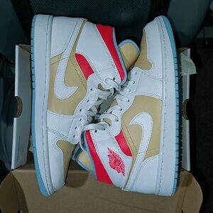 Jordan 1 Mid ‘Sesame’ SizeW12/M10.5